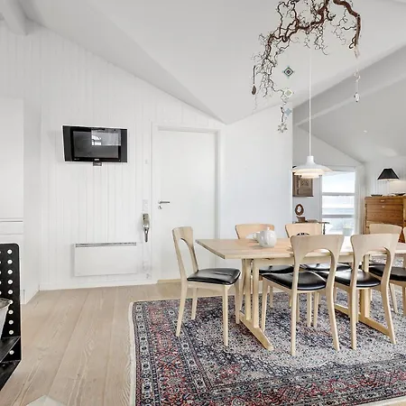 度假居 4 Bedroom Beautiful In 洛肯