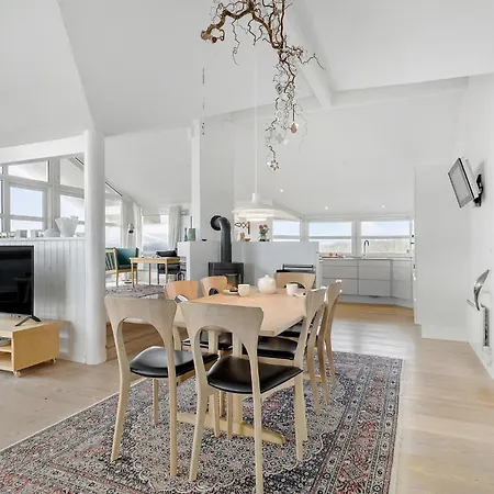 度假居 4 Bedroom Beautiful In 洛肯