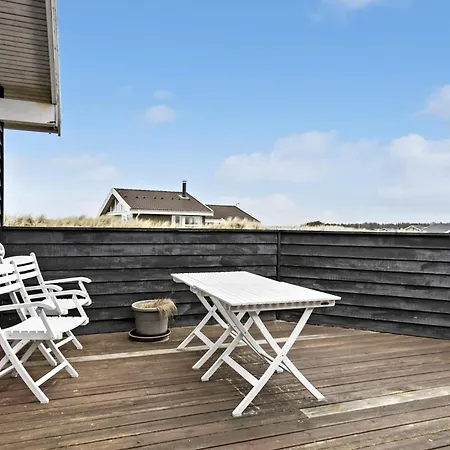 4 Bedroom Beautiful In Vakantiehuis