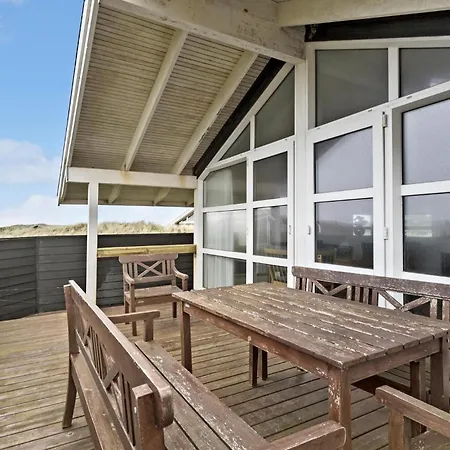 4 Bedroom Beautiful In Vakantiehuis