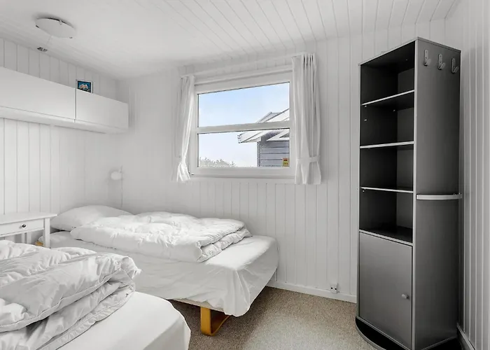 Сasa de vacaciones 4 Bedroom Beautiful In *