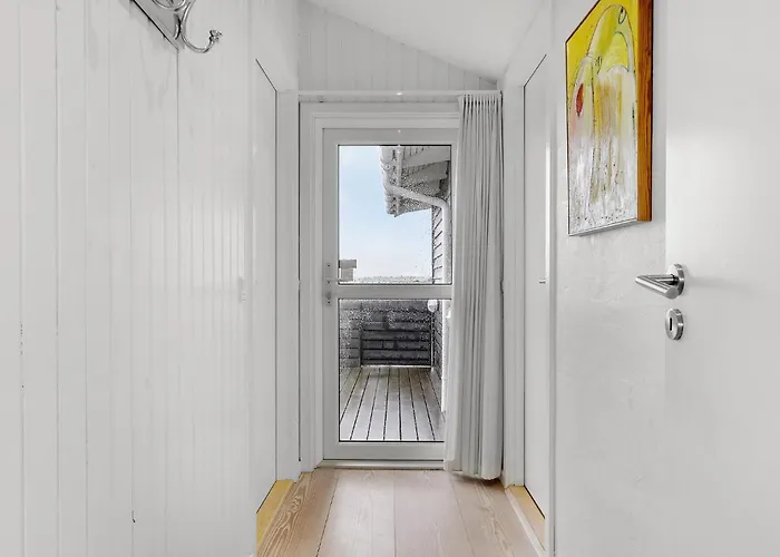 Сasa de vacaciones 4 Bedroom Beautiful In Løkken