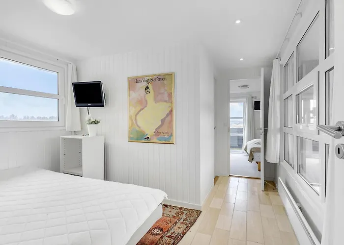 Semesterbostad 4 Bedroom Beautiful In *