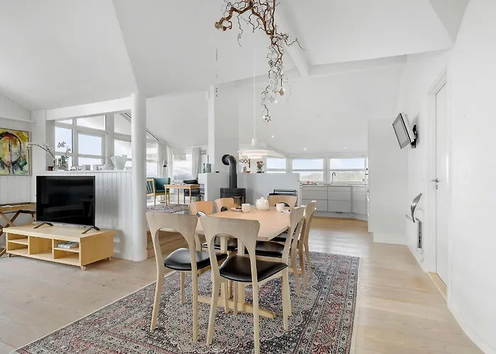 Сasa de vacaciones 4 Bedroom Beautiful In Løkken