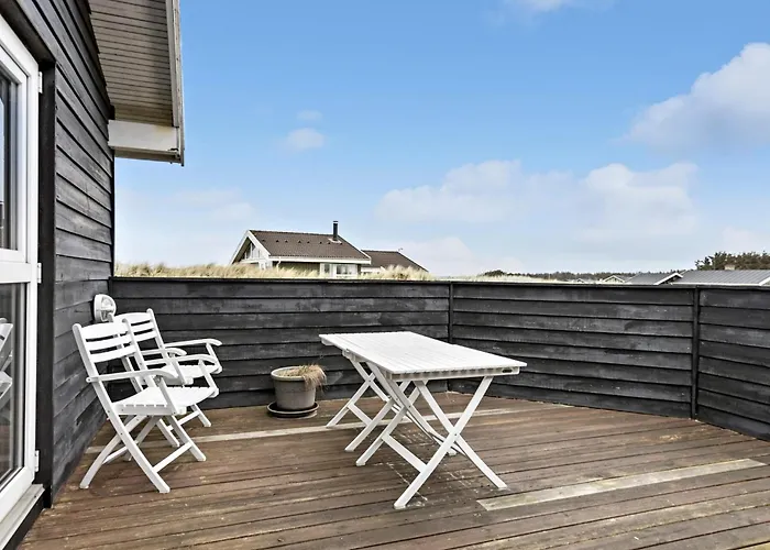 4 Bedroom Beautiful In Semesterbostad
