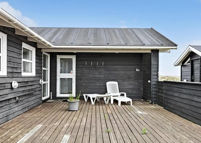 4 Bedroom Beautiful In Løkken